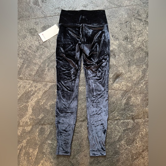 NEW LULULEMON WUNDER LOUNGE HIGH RISE VELOUR LEGGINGS BLACK SIZE 6 - Picture 3 of 5